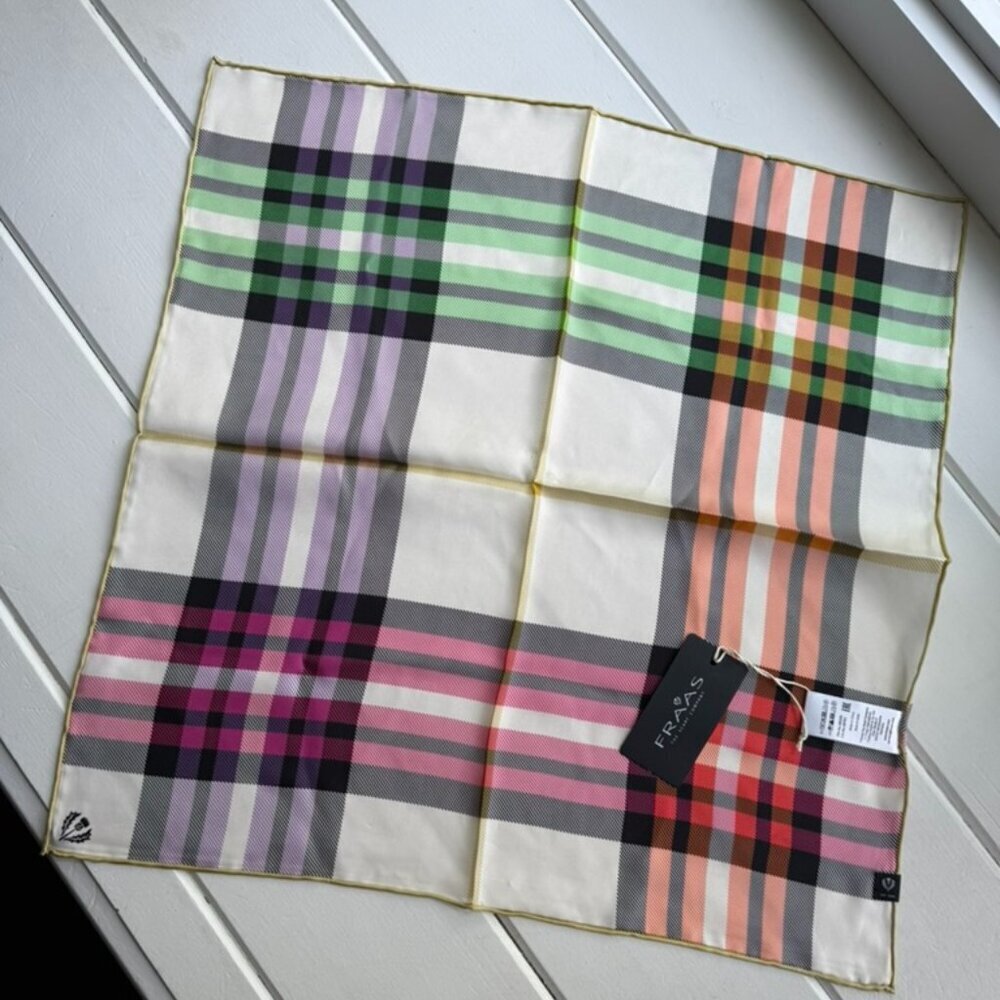 BNWT - Neckerchief with FRAAS Plaid made of pure silk - minor defect - Picture 2 of 5